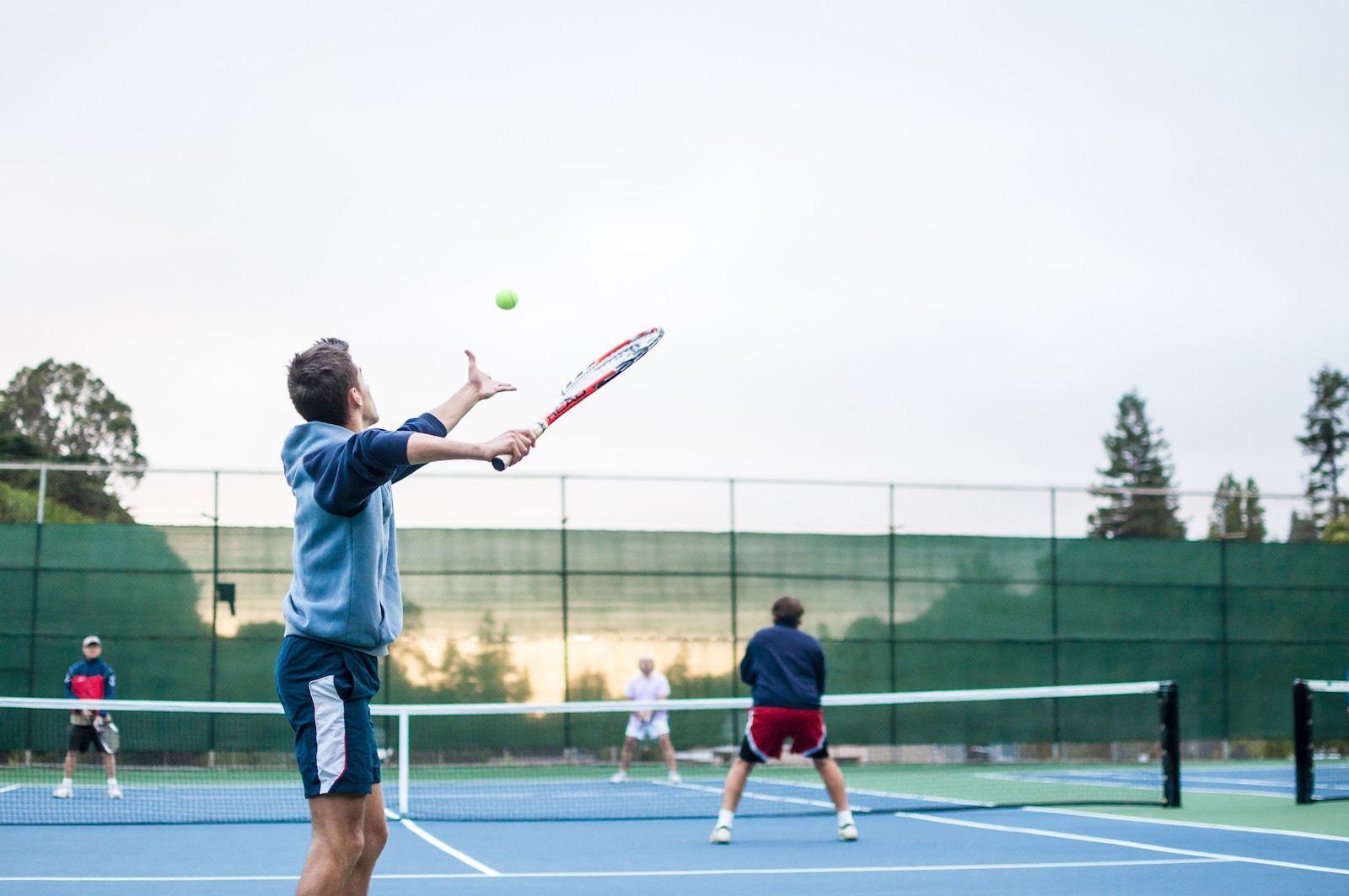 Stratégies de jeu et positionnement en double