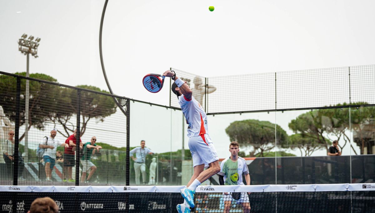 Maîtriser le Smash à 4 Mètres au Padel : Techniques et Astuces des Pros
