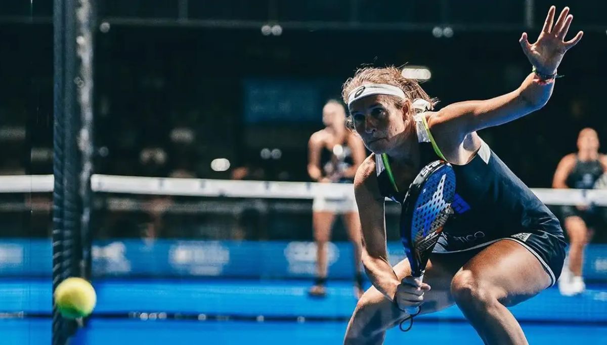 Maîtriser la Défense au Padel : Quand Jouer avec des Lobs et Quand Privilégier les Coups à Plat