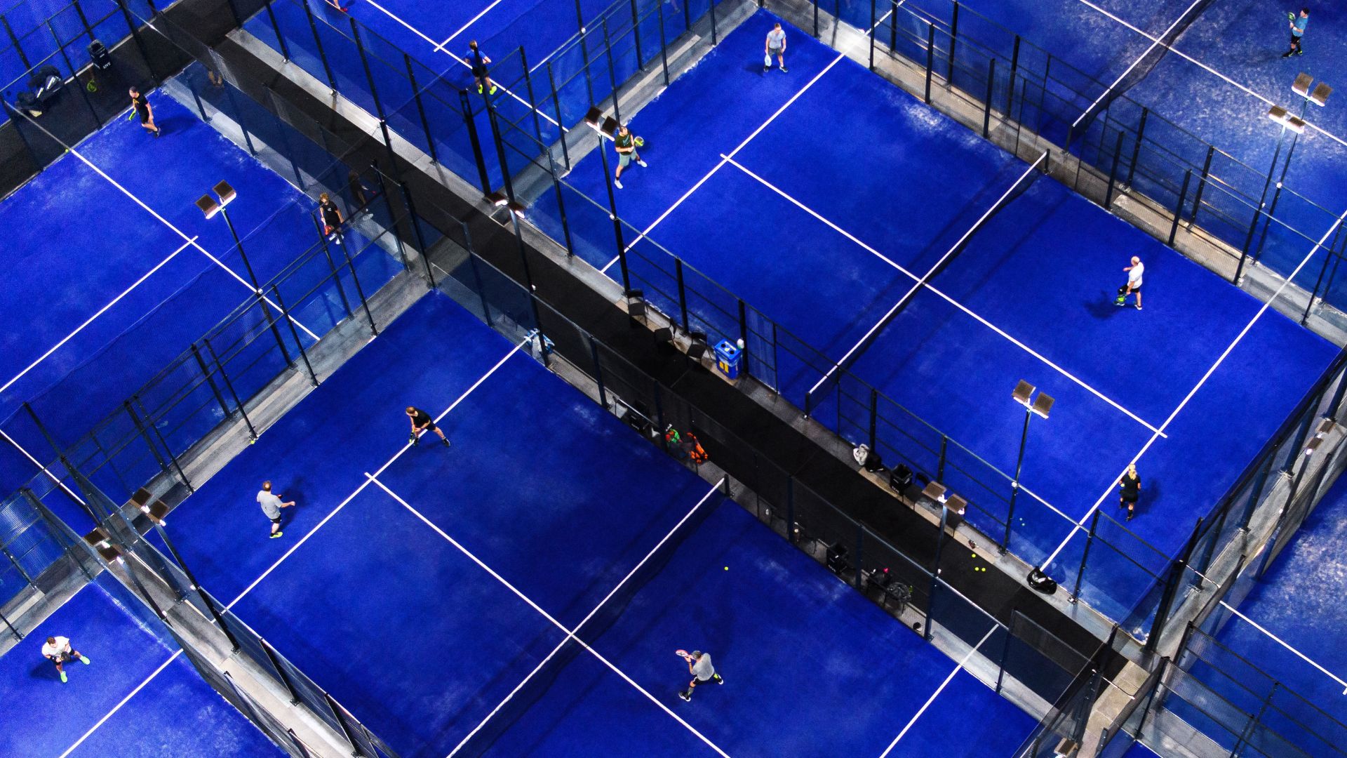 Les secrets révélés : Découvrez quels pays dominent le monde du padel avec le plus de terrains !