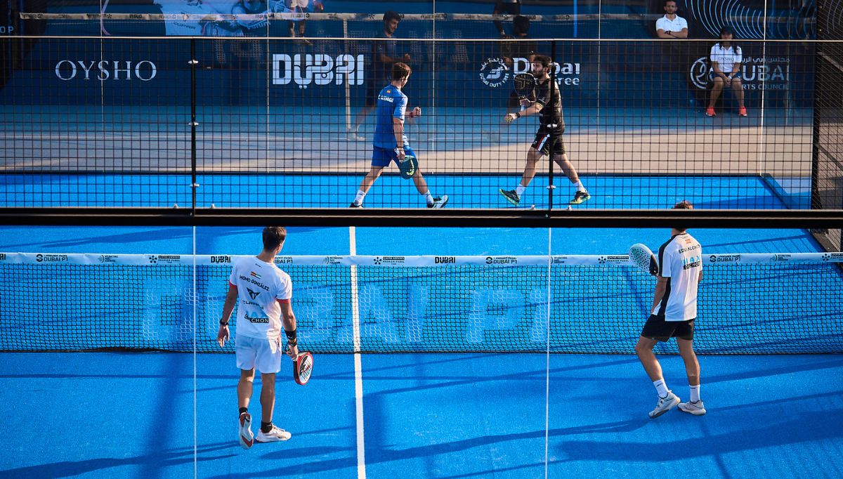 Découvrez les affrontements palpitants des huitièmes de finale du Dubai Premier Padel P1 et le coup de théâtre climatique qui a tout changé !