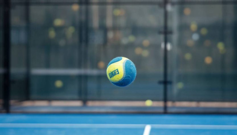 "Les 10 accessoires indispensables pour améliorer votre jeu de padel dès aujourd’hui"