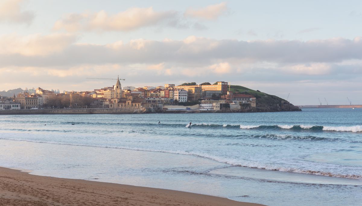 Gijón s’apprête à révolutionner le monde du padel : découvrez comment cette ville pourrait devenir le nouvel épicentre du sport en 2025 !