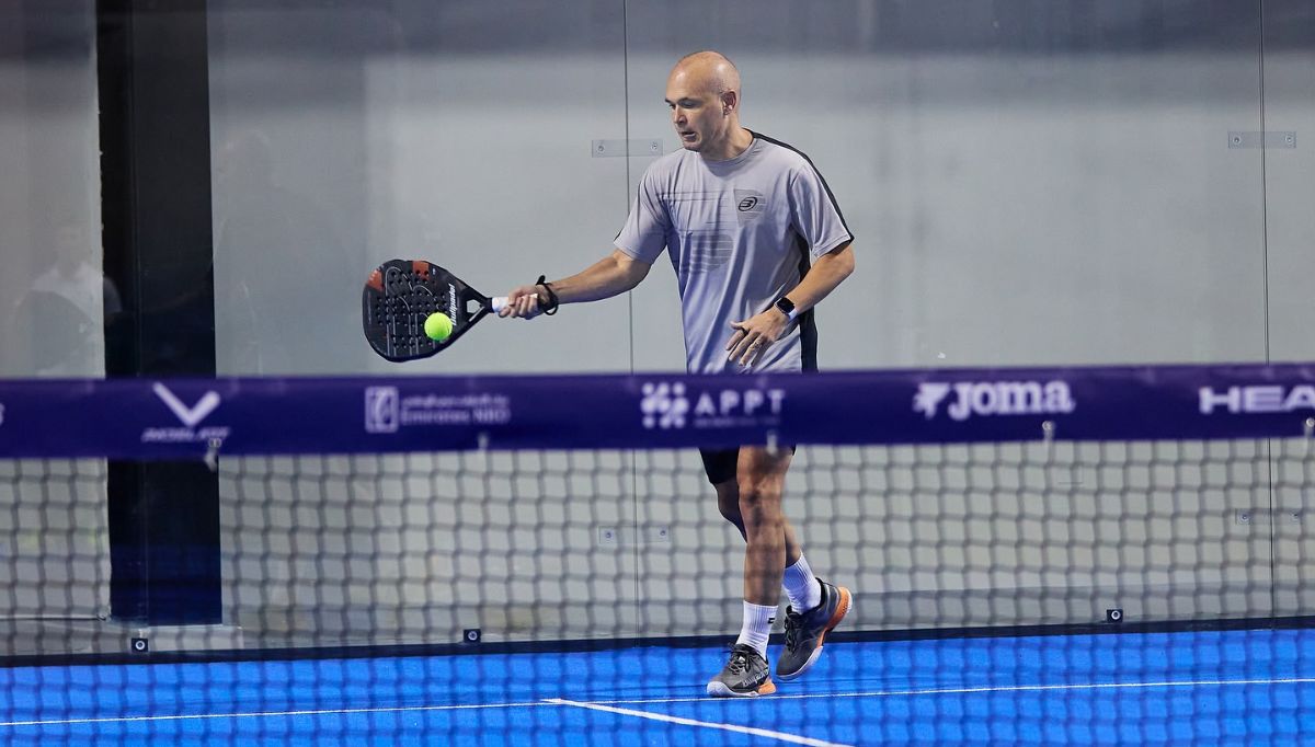 Iniesta fait des étincelles à Dubaï : son premier match de Padel va vous scotcher !