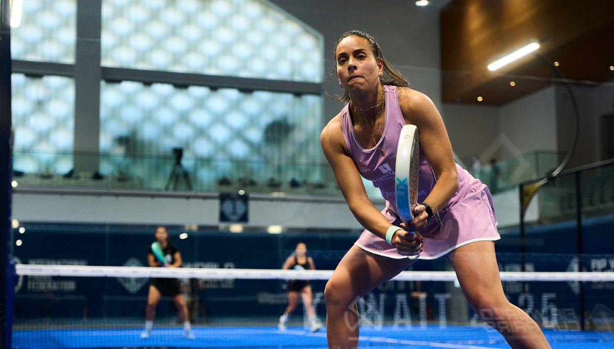 Attaque prolongée au padel : l’astuce imparable qui fera reculer vos adversaires !