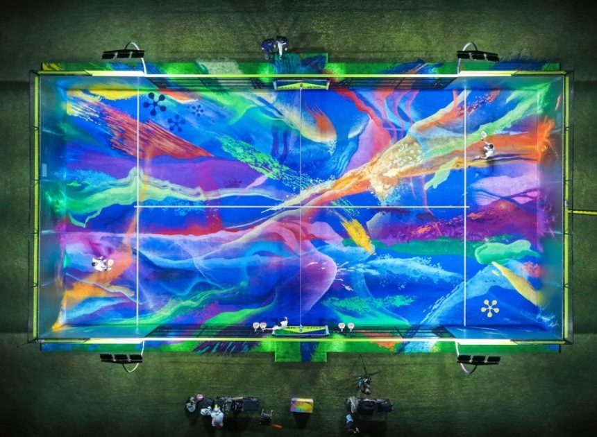 La piste de padel devenue œuvre d’art à Art Basel Qatar — vous ne verrez plus le jeu de la même façon