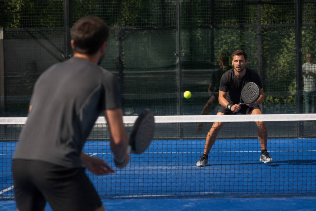 Le plan d’entraînement hebdomadaire qui transforme votre padel en 4 semaines — les secrets des pros révélés