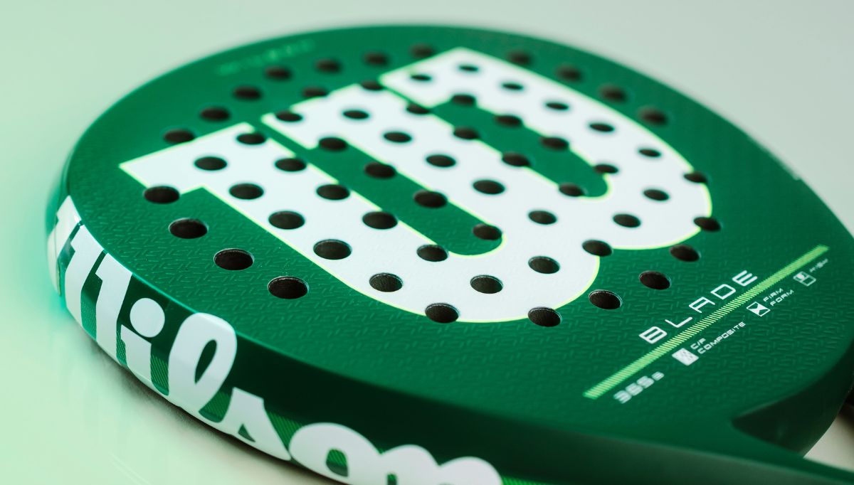 Wilson Blade V4 : la raquette miracle pour tout joueur — découvrez pourquoi elle fait trembler la concurrence