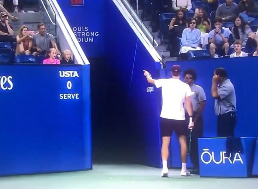 Mensik explose en public aux US Open : la scène surréaliste qui a forcé l&rsquo;expulsion d&rsquo;un spectateur