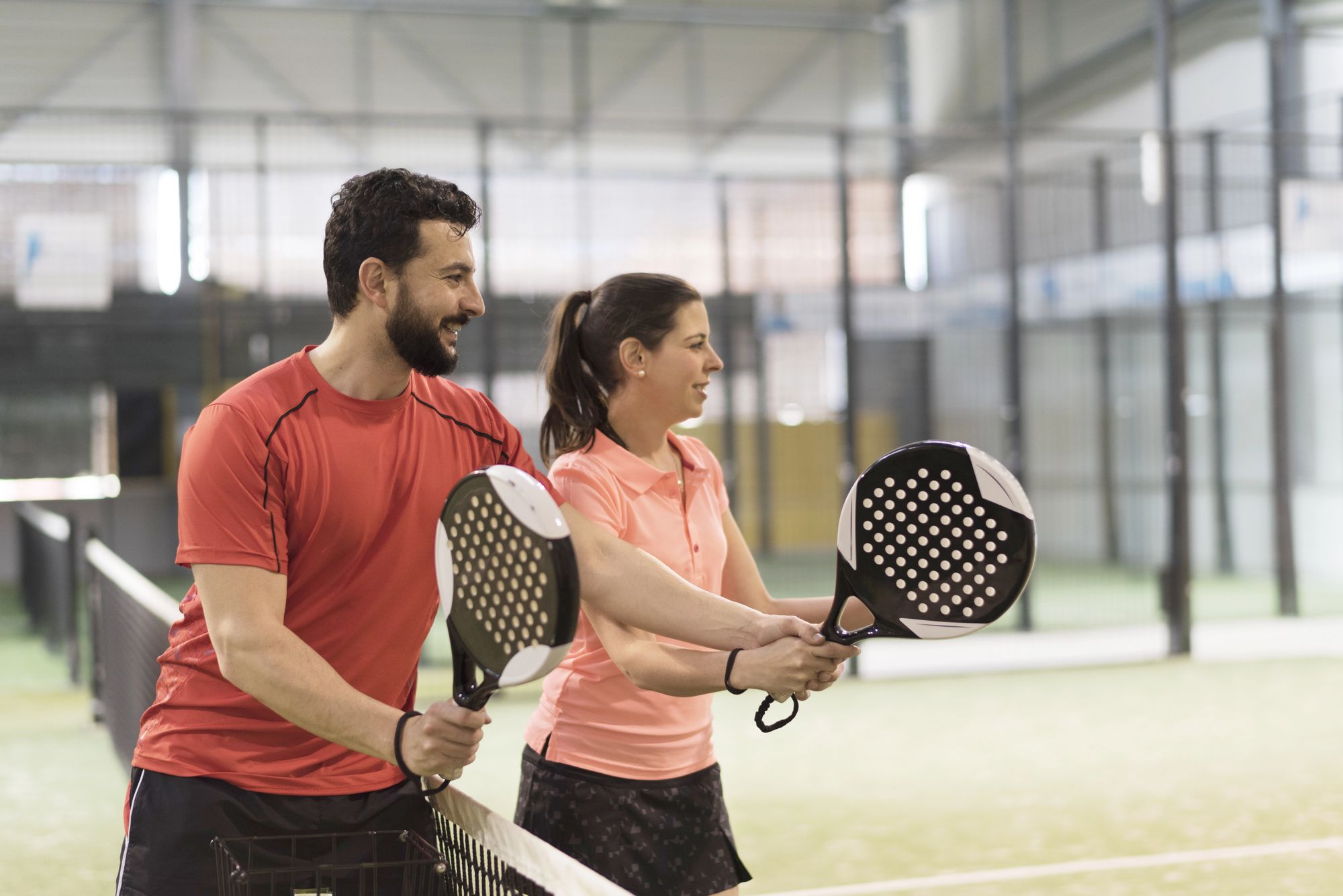 Les 10 erreurs qui ruinent vos genoux au padel (et comment les éviter dès aujourd’hui)